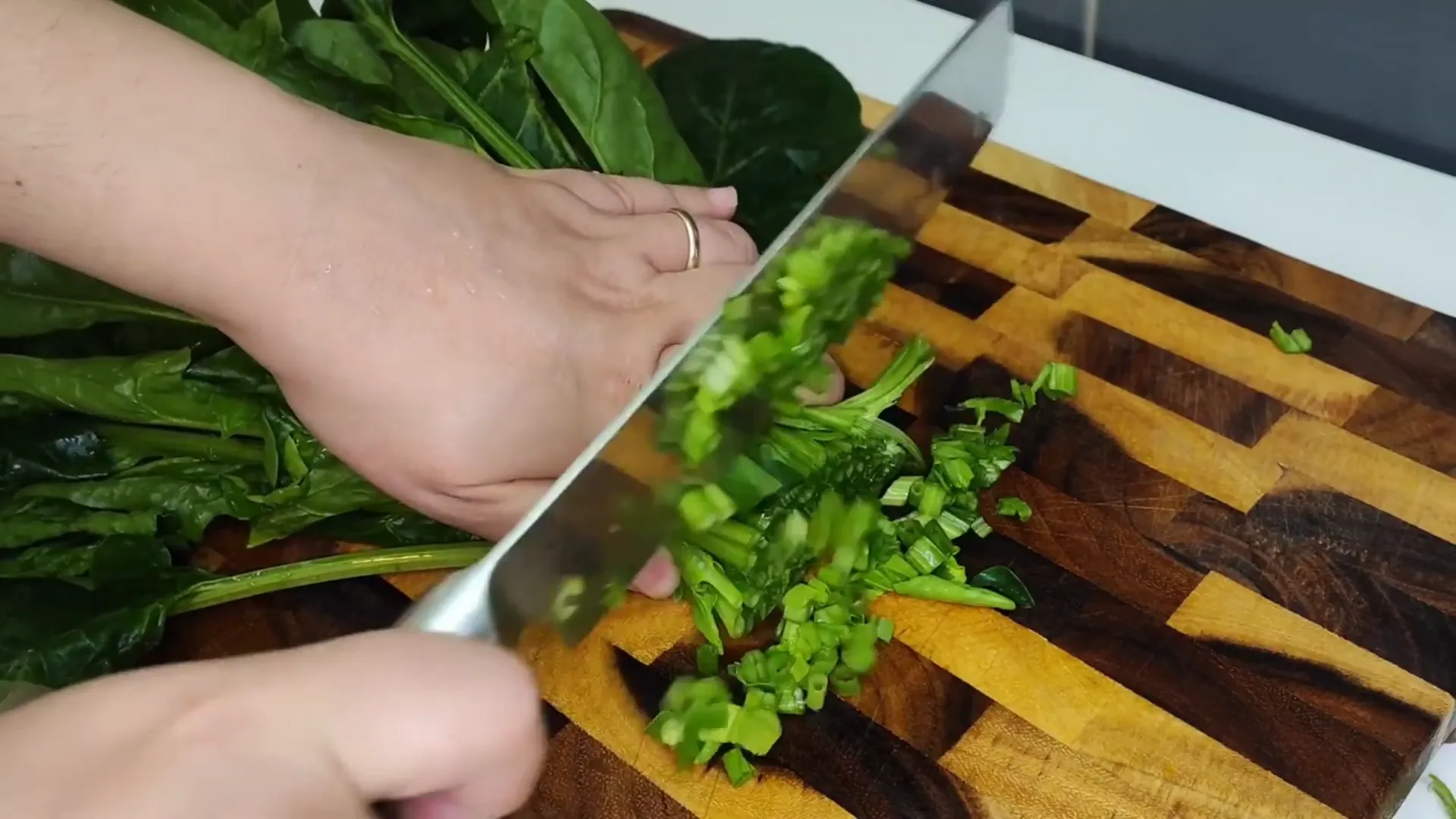 Fresh spinach preparation